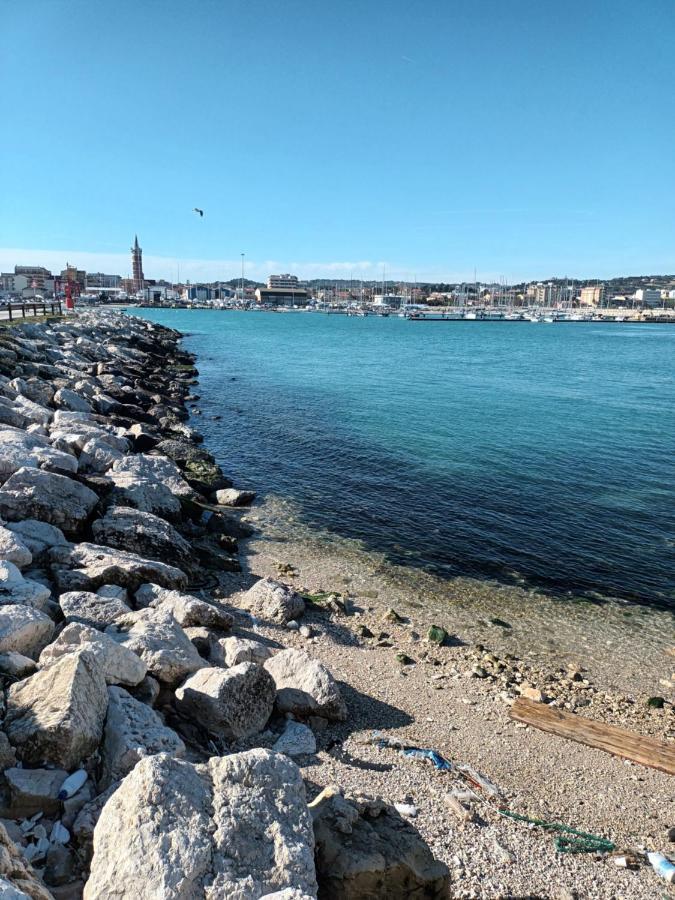 Bouganville A Apartament B&B Civitanova Marche Exteriör bild